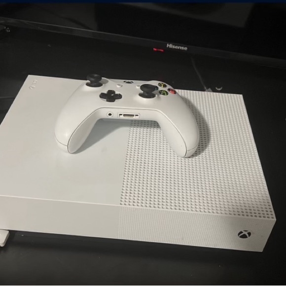 X box 1s and 2 controllers used no box